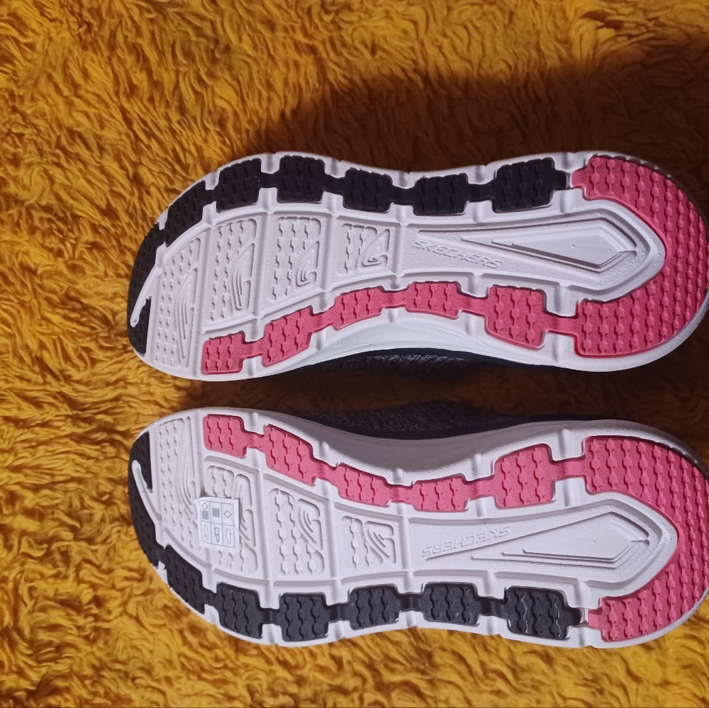 NWT Skechers Women's Relaxed Fit D'Lux Walker - Picture 5 of 6